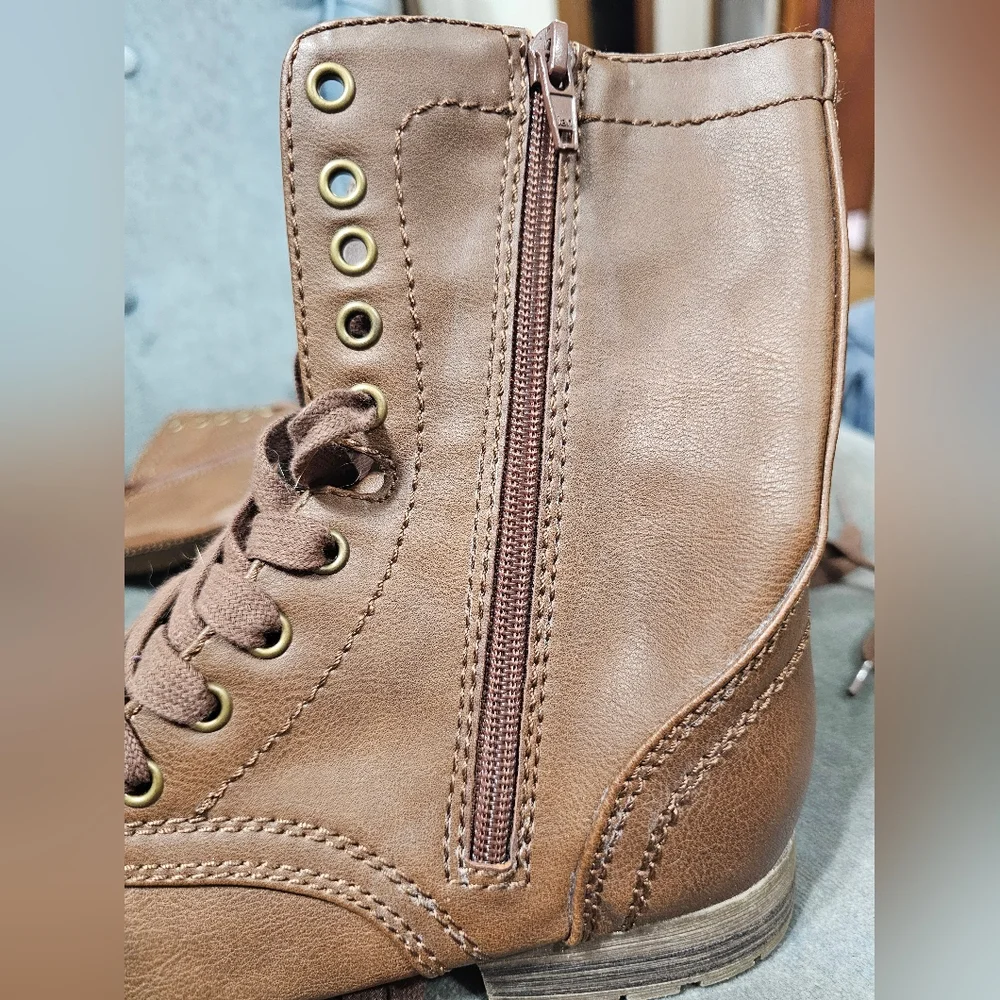 Boots - Picture 9 of 11